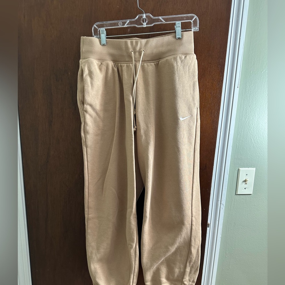 Women’s Nike sweatpants